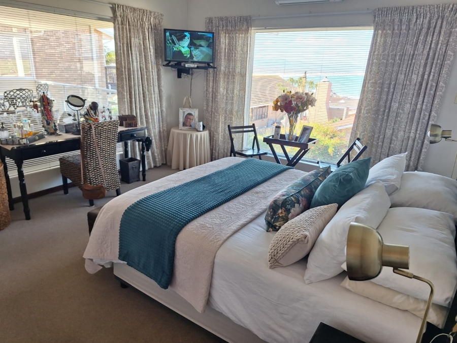 4 Bedroom Property for Sale in Wavecrest Eastern Cape